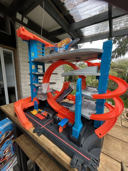 Hot wheels City Ultimate Garage Carousel 1