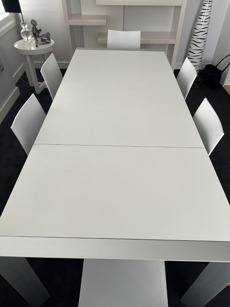 White Extendable Dining Table + 8 chairs64029659555457111