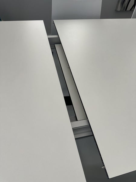 White Extendable Dining Table + 8 chairs64029659555457113