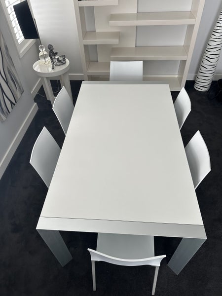 White Extendable Dining Table + 8 chairs64029659555457112