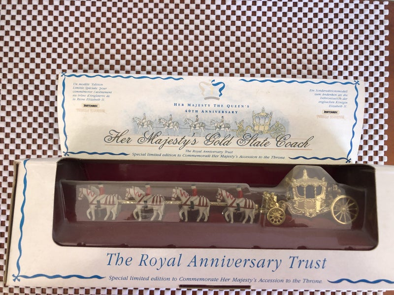Matchbox Yesteryear Her Majesty's Gold State Coach Carousel 1