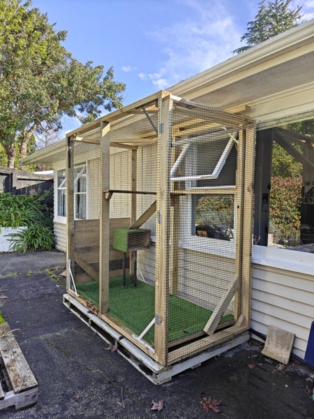 Catio / Enclosure Carousel 1