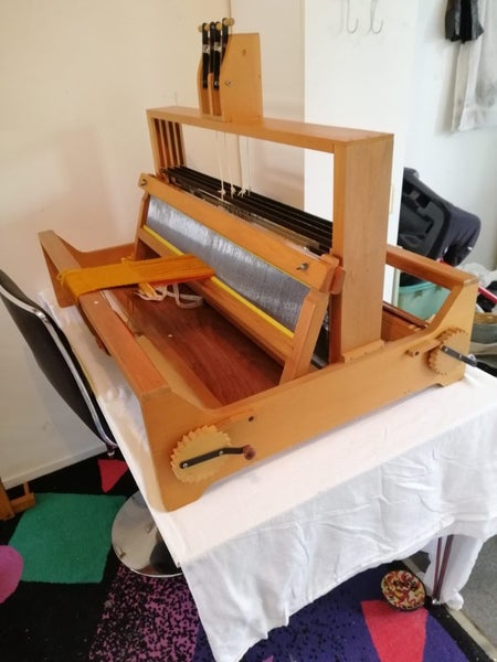 4 shaft 32" table loom Carousel 1