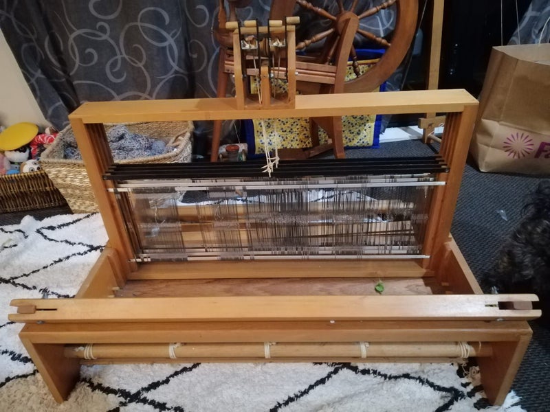 4 shaft 32" table loom Carousel 2