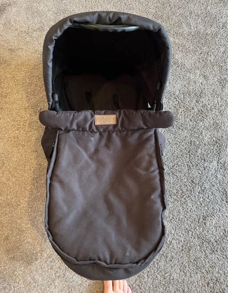 Mountain Buggy Mini Carrycot Plus Carousel 1