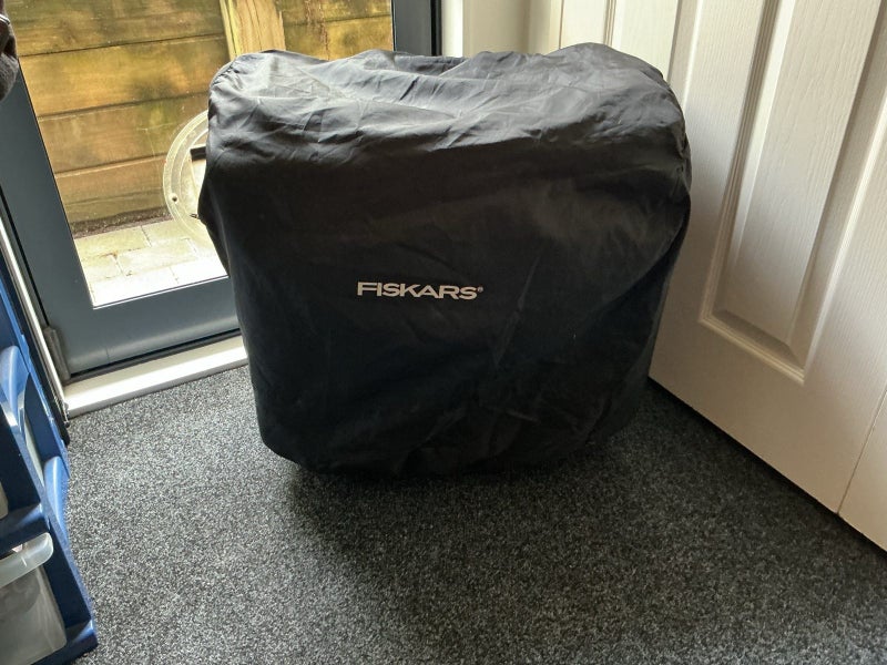 Fiskars rolling tote Carousel 1