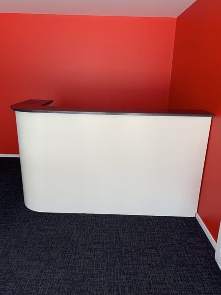 Reception counter unit Carousel 1