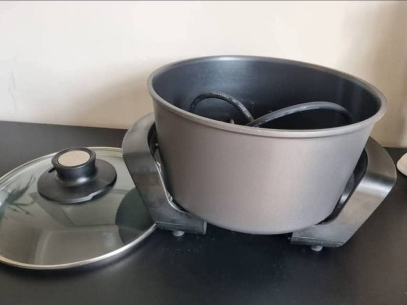 Sunbeam deep fryer (used to melt wax) Carousel 1