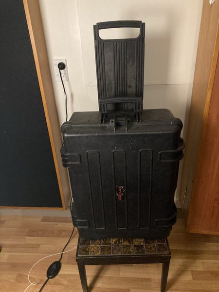 Explorer hard case for microphones etc Carousel 3