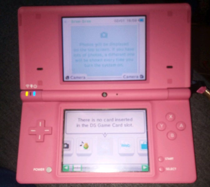 Pink Nintendo DSi + 4 games Carousel 2
