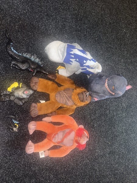 Godzilla & King Kong toys Carousel 1