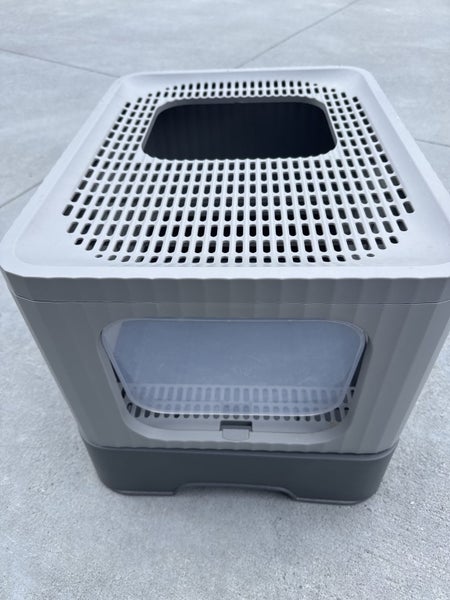 cat litter box Carousel 1
