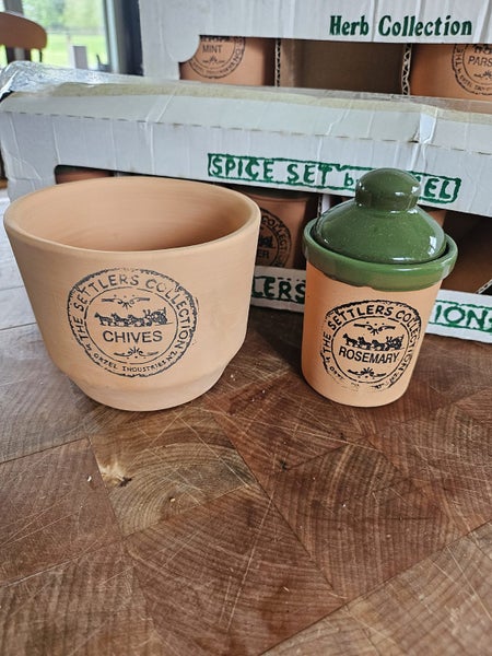 NZ MADE SPICE CANNISTERS AND HERB POTS Carousel 2