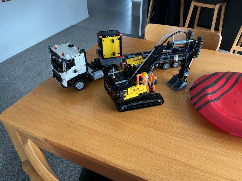 Lego Volvo Truck transporter with excavator Carousel 1