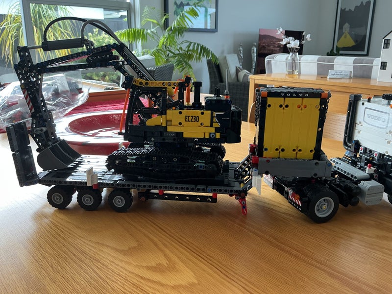 Lego Volvo Truck transporter with excavator Carousel 8