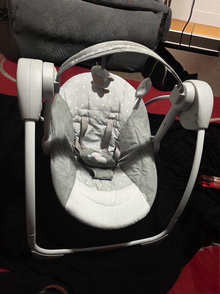 Ingenuity Comfort-2-go Portable Swing Cuddle Lamb Grey/white Carousel 1