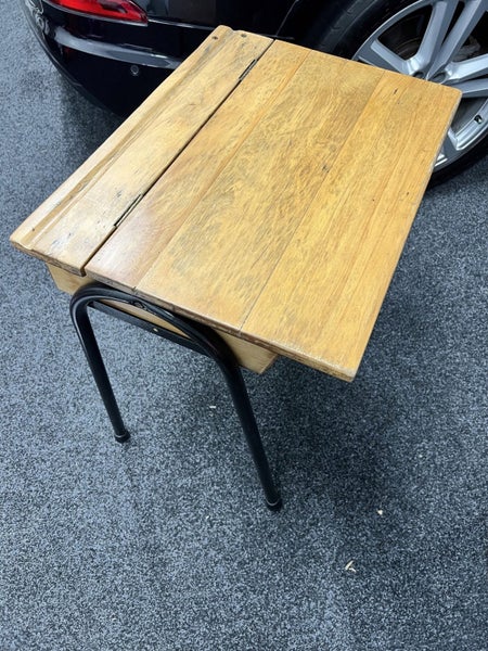 Old fashioned school desk Carousel 2