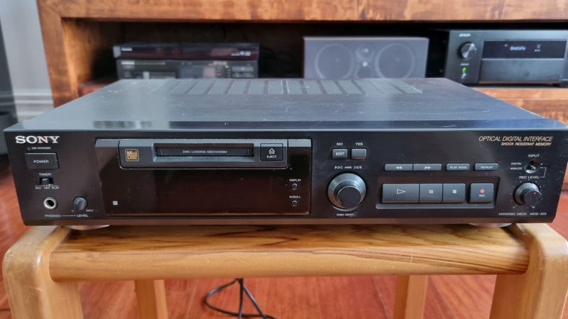 MiniDisc Player - Sony MDS-303 Carousel 1