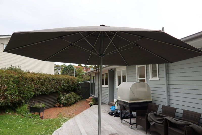 Sun umbrella and stand (Quality Shade 7 brand)64031709600385110