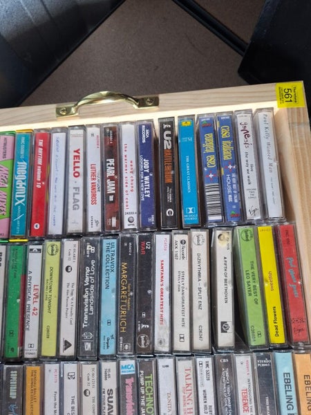Box of cassette tapes Carousel 3