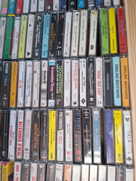 Box of cassette tapes Carousel 2