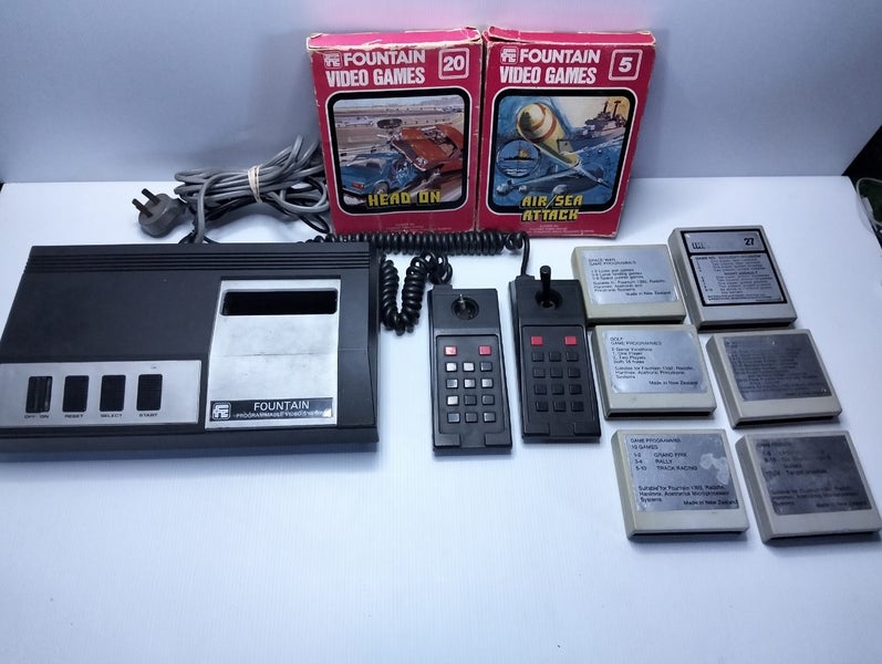 Vintage, fountain gaming system with x8 games Carousel 1