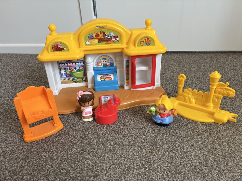 Fisher-Price Little People Shop / Market Playset with Figures Carousel 1