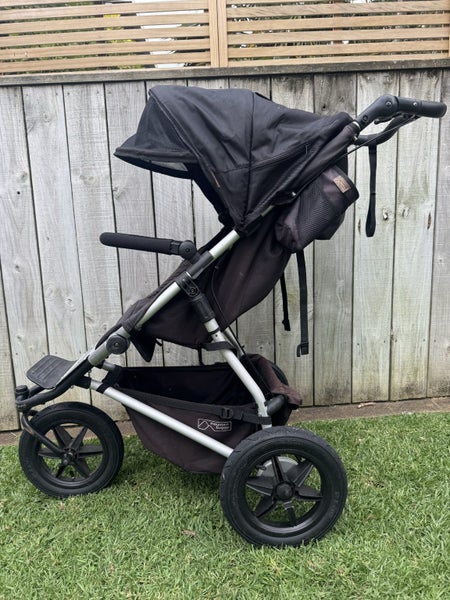 Mountain buggy kids push chair Carousel 2