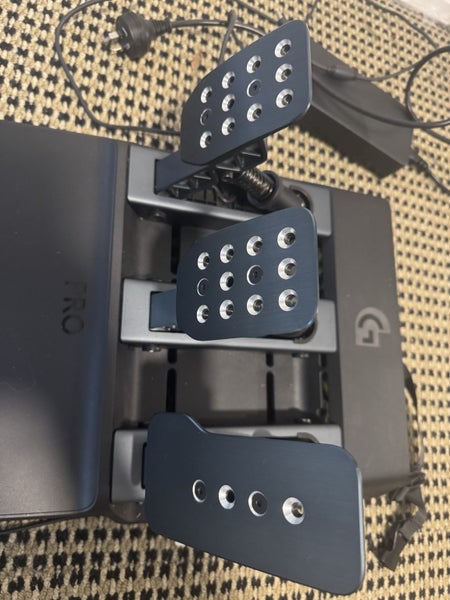 Logitech G pro (direct drive) + pro pedals and accessories64141725045379113
