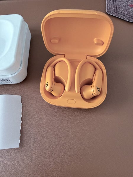 $1Res Beats performance earbud almost new Carousel 2