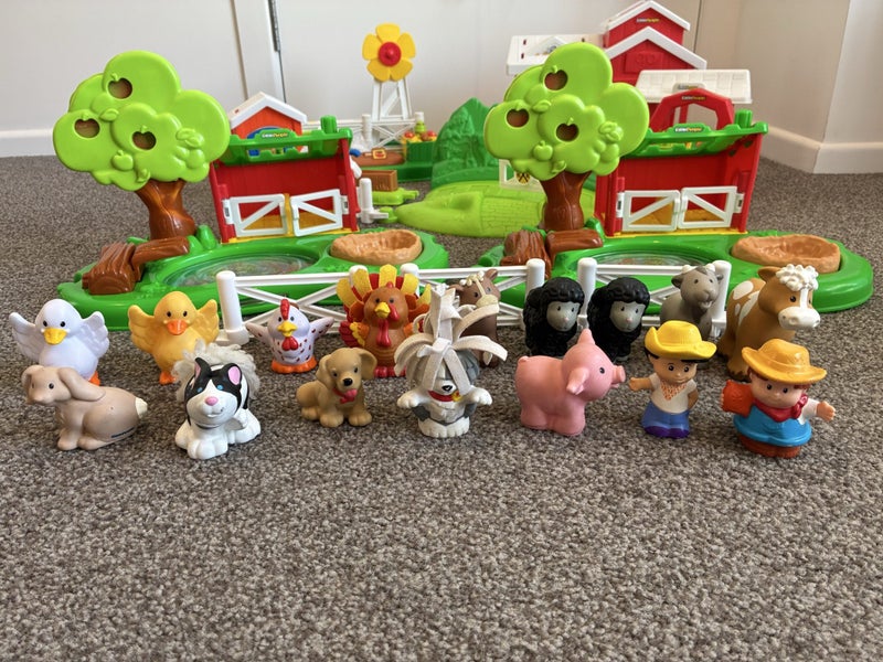 Fisher Price Little People Farm set - Bulk lot: buildings Animals & people. Carousel 2
