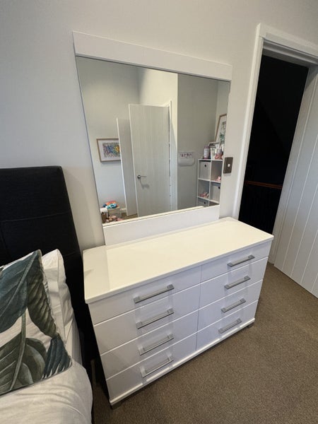 8 draw dresser unit with mirror + bedside table64032042833921110