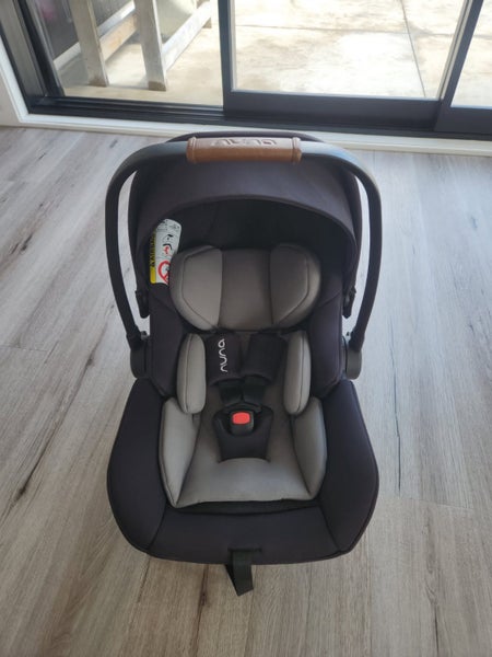 Nuna Arra Capsule in Caviar with new covers + Base (RRP$978) Carousel 1