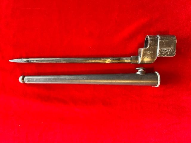 WW2 NO. 4 MK11 LEE ENFIELD .303 SPIKED BAYONET WITH BLACK METAL SCABBARD Carousel 1