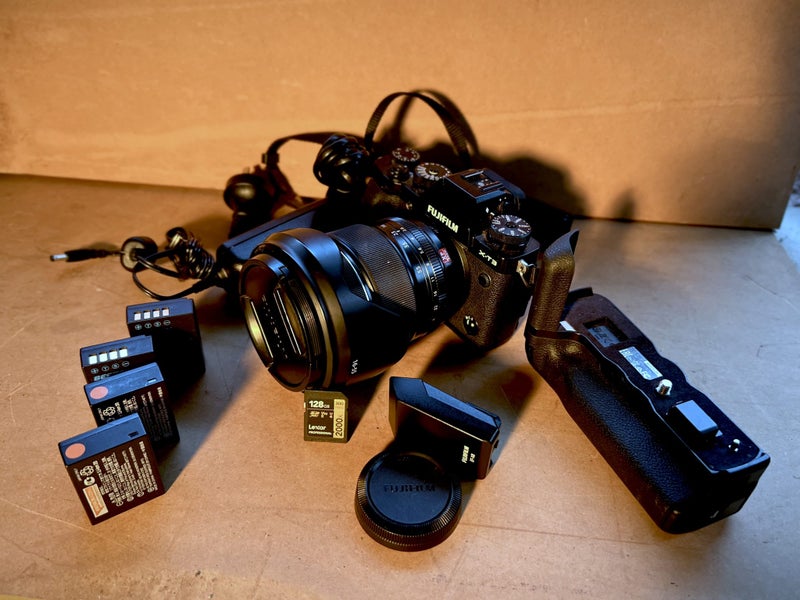 Fujifilm X-T3 with lens, extra batteries, flash, grip, sd card and more!64032377004162110