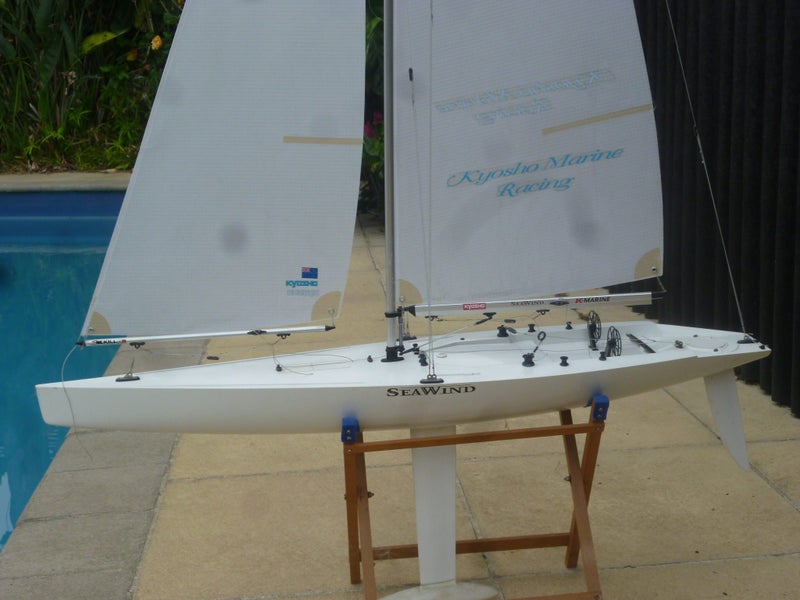 KYOSHO 1 metre SeaWind Radio Controlled Yacht with controller Carousel 2