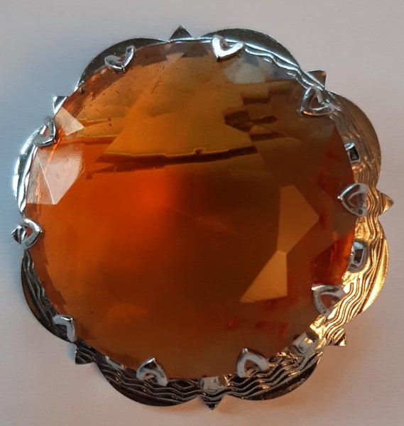 Scottish Brooch Carousel 1