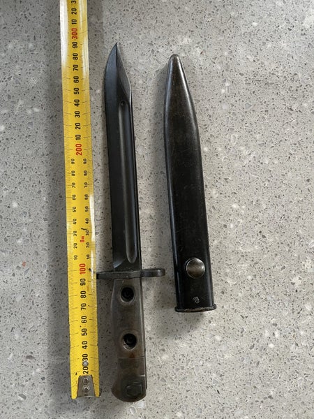Aussie SLR Bayonet Carousel 1