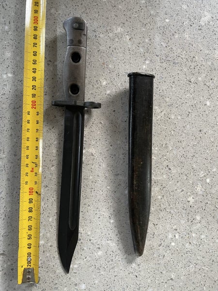 Aussie SLR Bayonet Carousel 2
