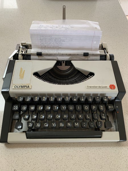 Typewriter portable Carousel 1