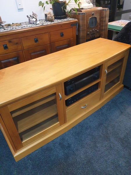 Entertainment Unit Solid Rimu64033364980483112