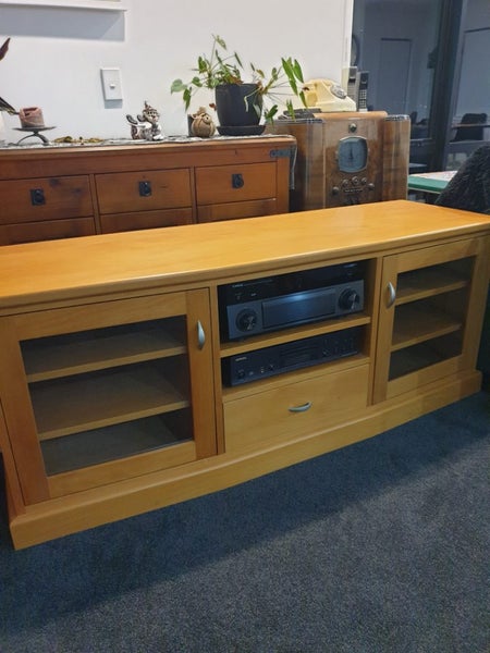 Entertainment Unit Solid Rimu64033364980483113