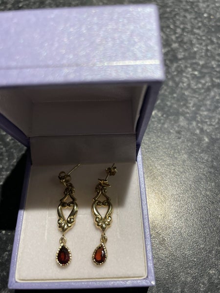 Gold and garnet drop earrings Carousel 2