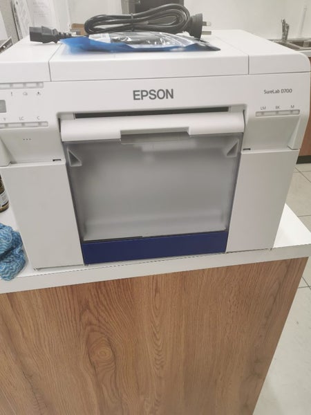 Epson surelab D700 photo printer Carousel 1