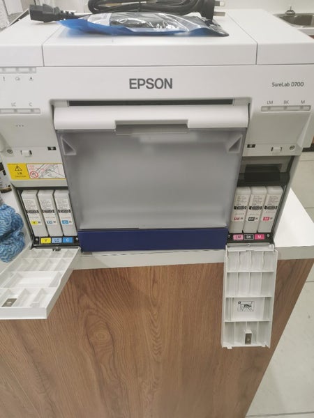 Epson surelab D700 photo printer Carousel 6
