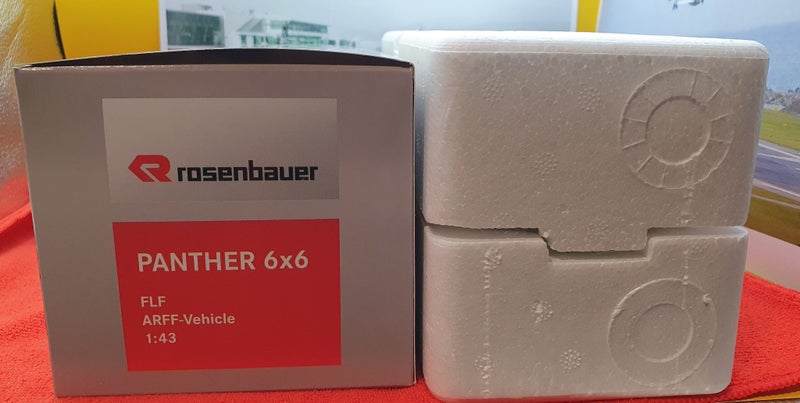 ROSENBAUER PANTHER 6X6 - WELLINGTON AIRPORT RESCUE 1/43 SCALE - RARE Carousel 19