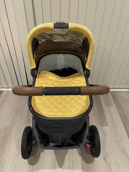 $1 Reserve Uppababy Vista Stroller w/ Carry Bassinet, Seat & Accessories Carousel 1