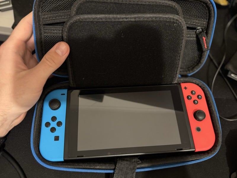 Nintendo Switch Console (Launch Model 2017) – Good Condition Carousel 2