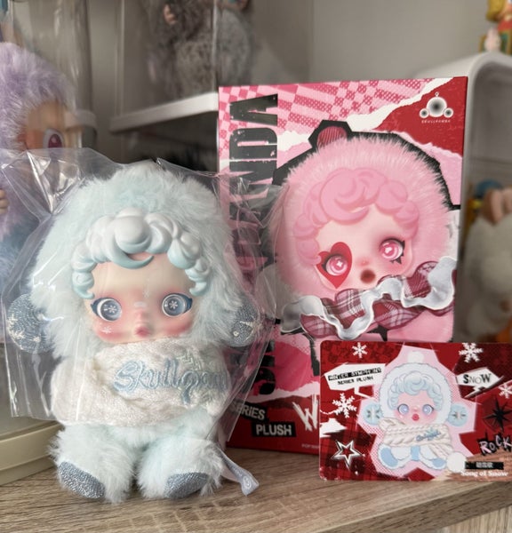 SKULLPANDA Winter Symphony Plush Pendant POP MART / Song of Snow Carousel 1
