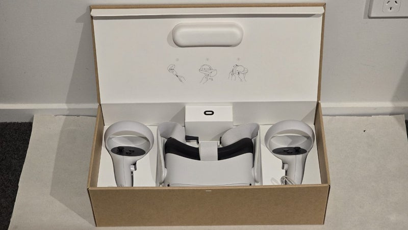 Oculus Quest VR headset Carousel 1